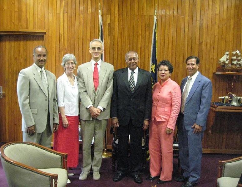 02 President f.jpg - On the first day of their visit, Raja Graham de Freitas and Mother of the Domain Leanne met with the President of Trinidad, Mr Maxwell Richards (centre), and presented Maharishi’s programmes. Also at the meeting were National Director Dr David Lee Sheng Tin and Deputy Director Dr Anthony Grell.